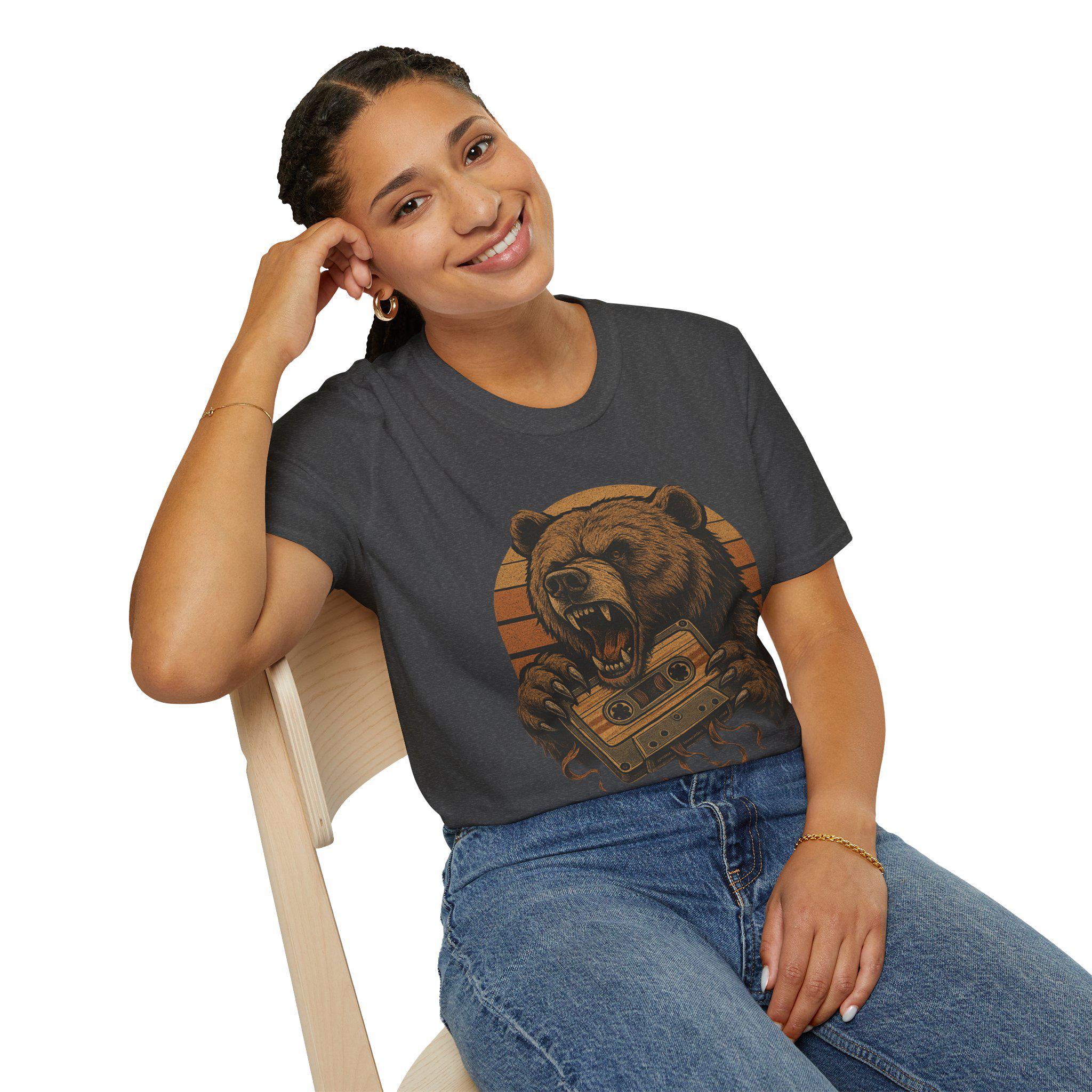 Vintage Bear Graphic Tee - Retro Animal T-Shirt, Nature Lover Shirt, Casual Outfit, Gift for Him/Her, Unisex Softstyle