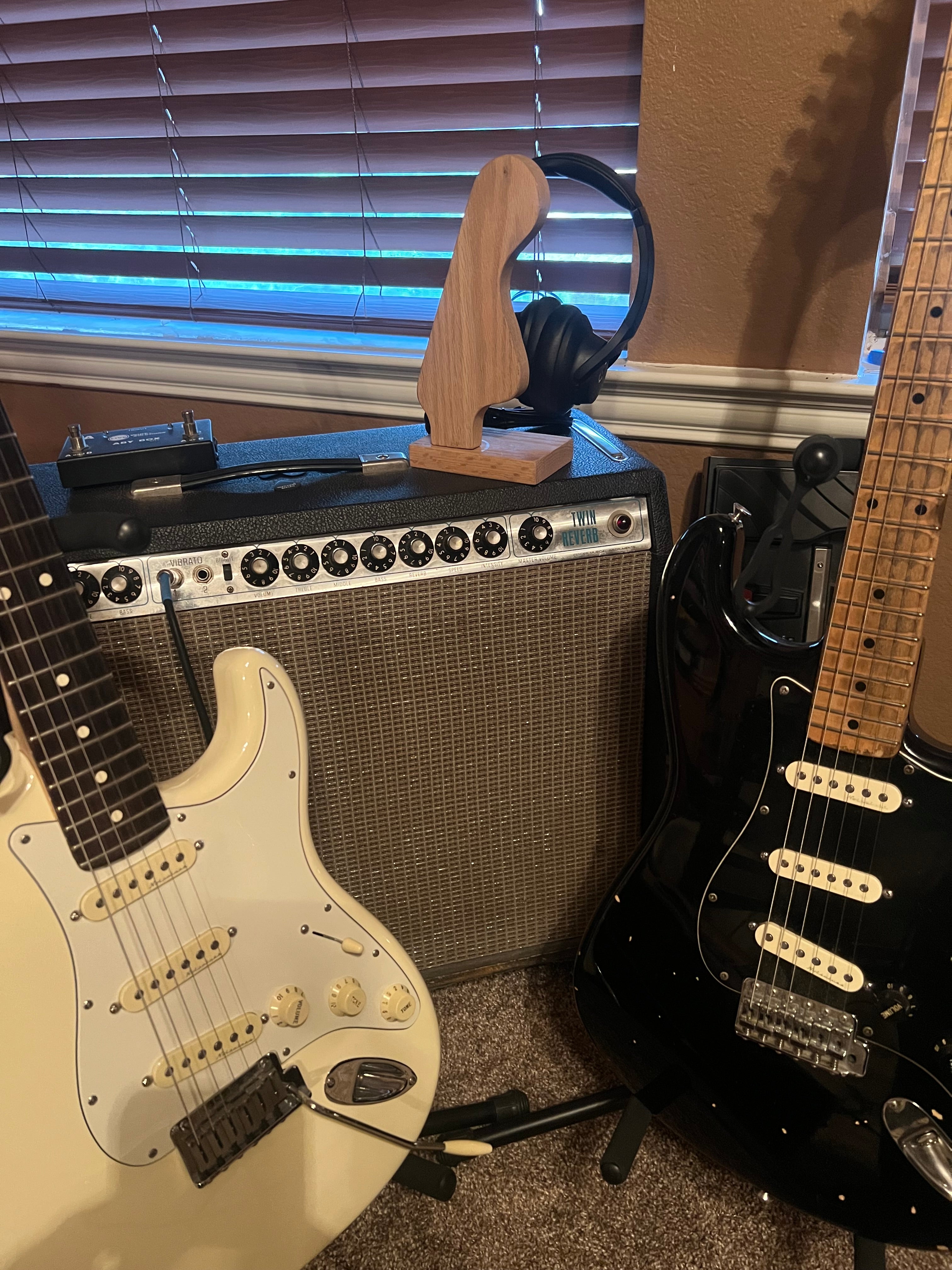 Headphone Stand - Guitar Headstock - Handmade Oak-Walnut - Personalizable